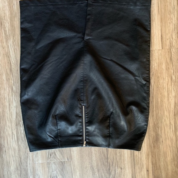 DEX plus size vegan leather skirt - 1X - Picture 6 of 6